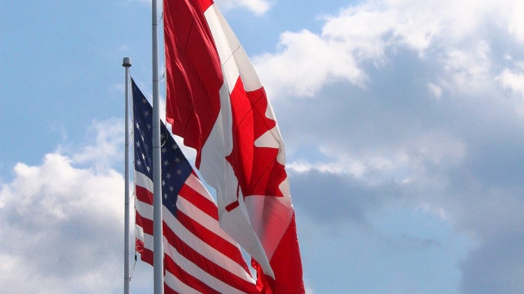 Drapeau du Canada et drapeau des etats unis
