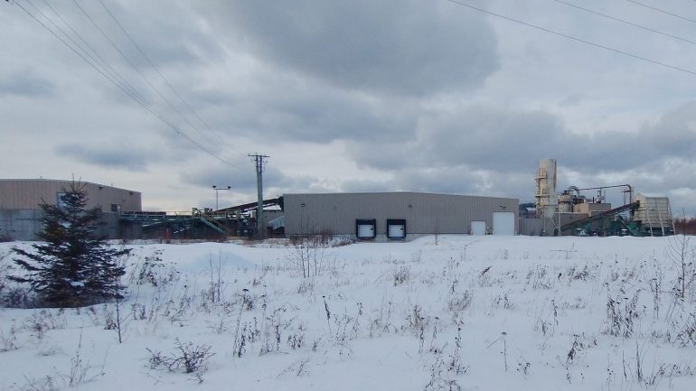 Photographie de l'usine de panneaux de Nelson.
