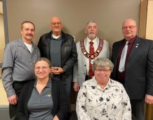 Photographie des membres du conseil municipal d'Alnwick.